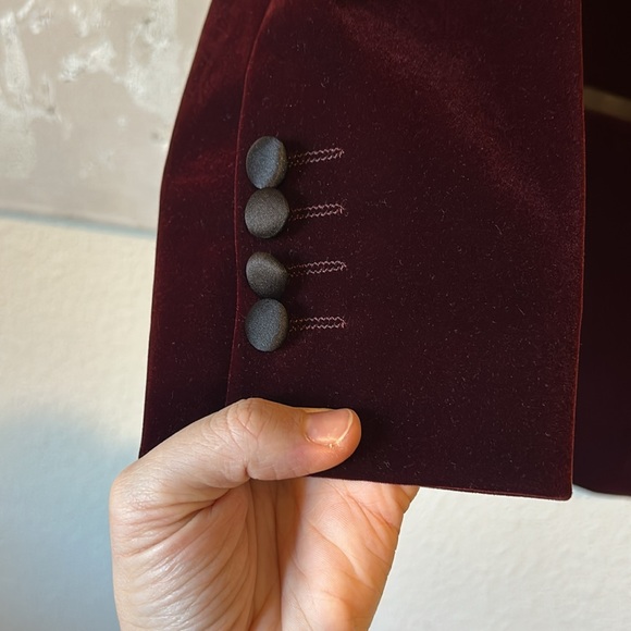 Paisley & Gray slim fit burgundy velvet jacket with silk details and lining - Picture 3 of 12